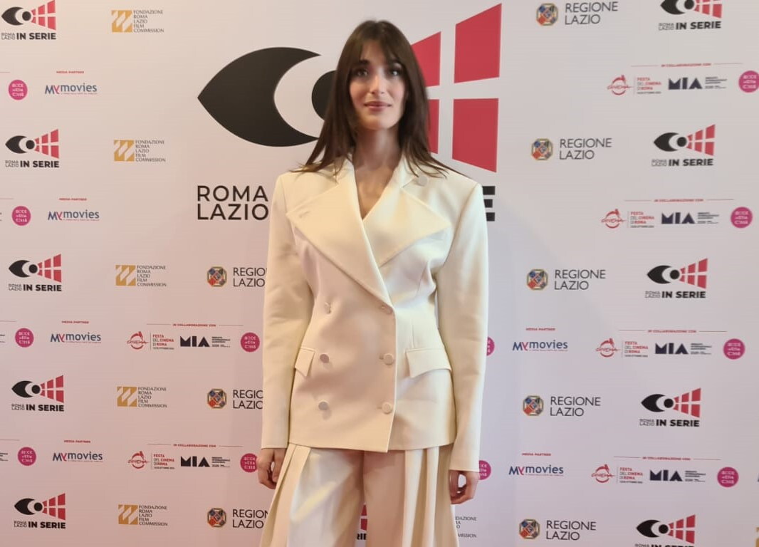 Pilar Fogliati in "Una piccola formalità", "Racconto la precarietà e i conflitti dei trentenni"