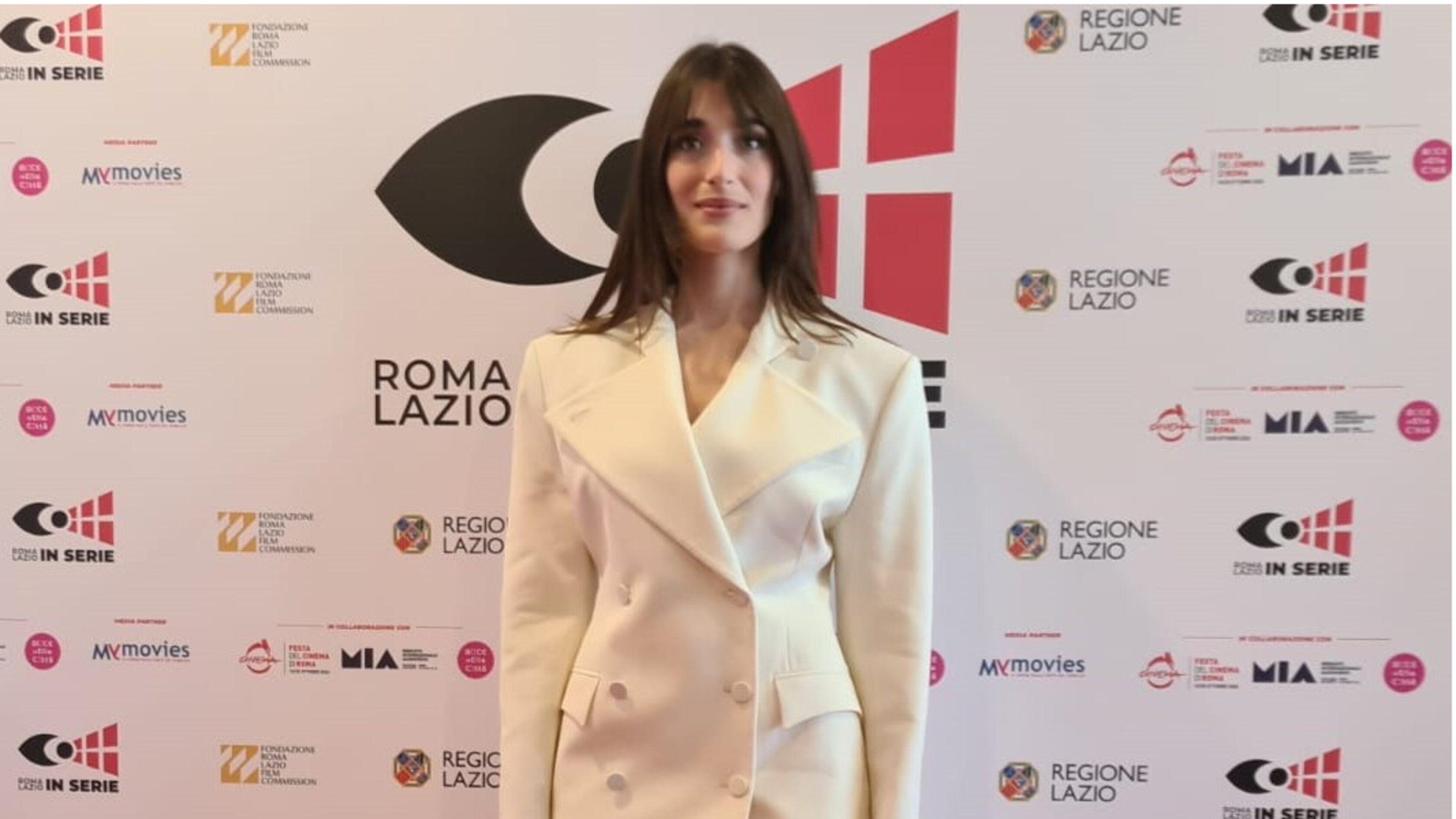 Pilar Fogliati in "Una piccola formalità", "Racconto la precarietà e i conflitti dei trentenni"