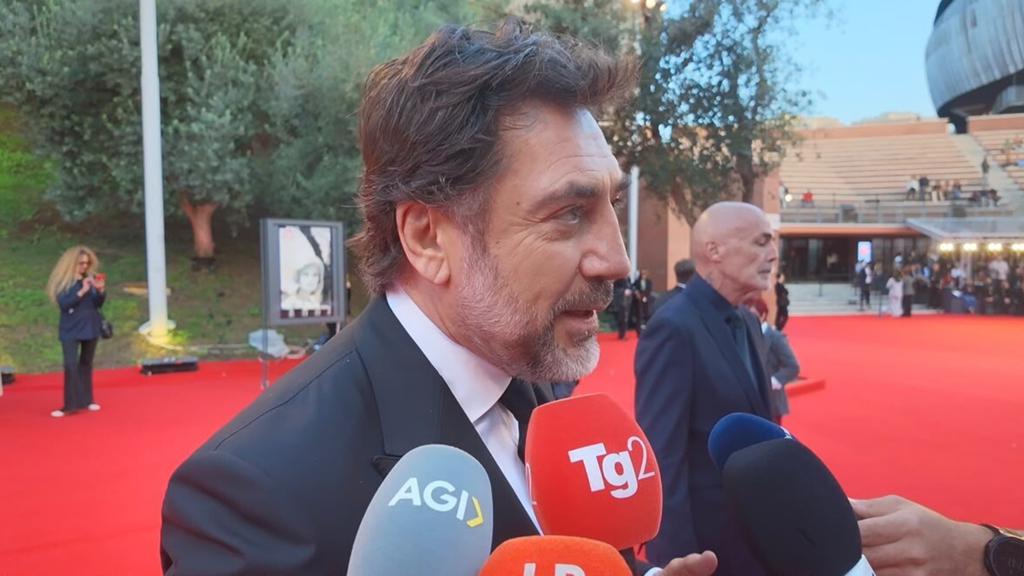 Javier Bardem regista in futuro? La risposta al veleno: "I registi sono pazzi"