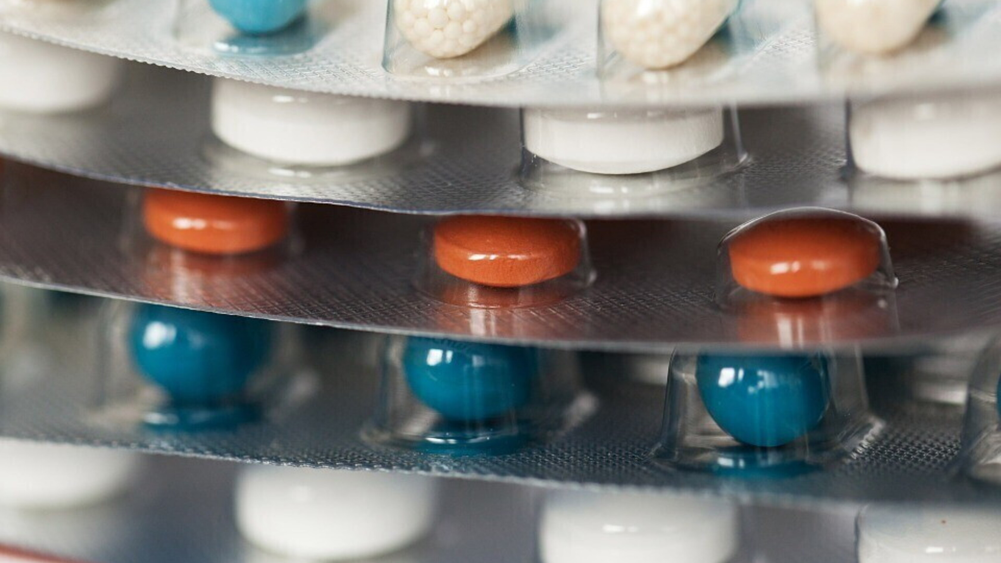 Antibiotici e sindrome dell'intestino irritabile: uno studio collega l'uso precoce a un ri...