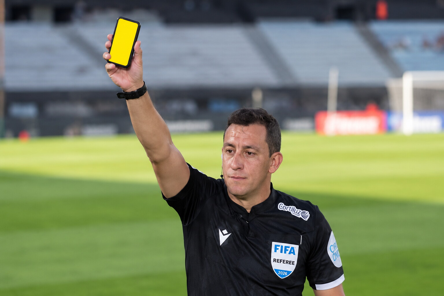 In Uruguay si testa una specie di smartphone al posto dei cartellini gialli e rossi
