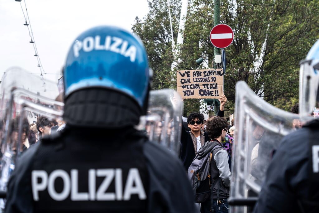 Cortei, il governo prepara una risposta "forte". Misure allo studio