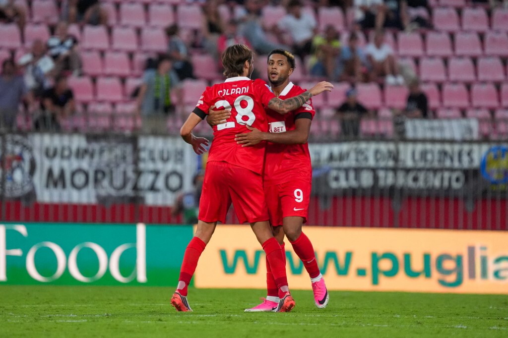 Il Monza torna a vincere e travolge il Cagliari 4-0