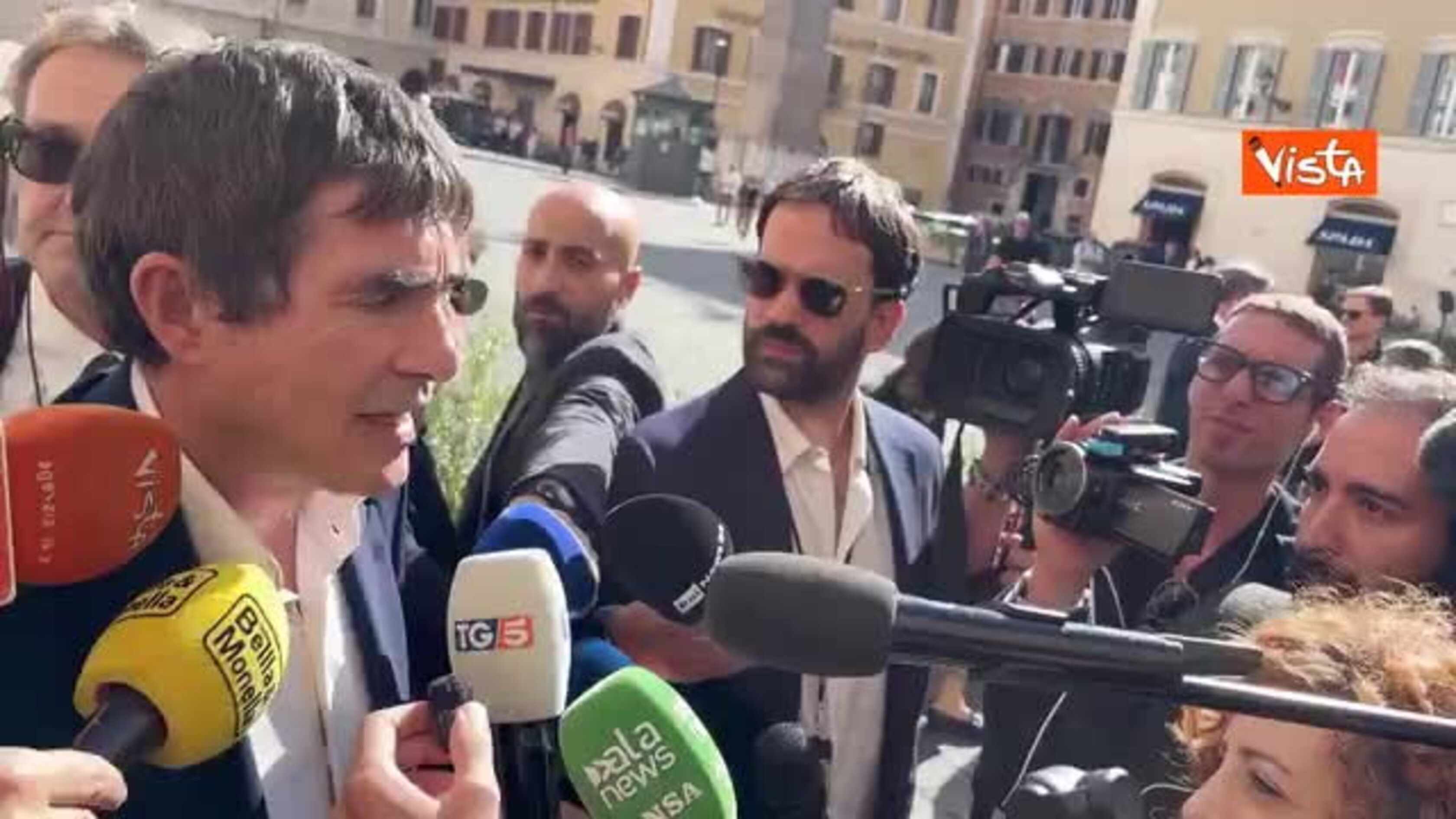 Guerriglia a Milano, Salvini: Deluso dai genitori, io avrei avuto paura di mio padre