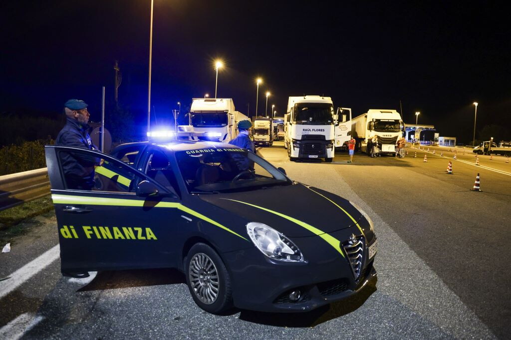 Presidi stradali e blocchi dei tir: blitz del Viminale, oltre 1.300 identificati e 500 cam...
