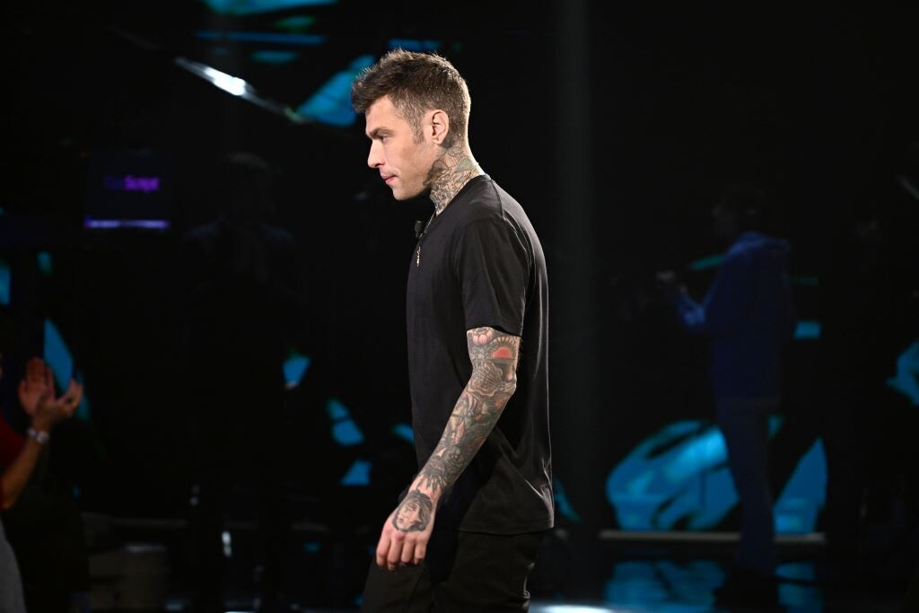 "Picchiati da Fedez". La denuncia di quattro fan, malmenati fuori da una discoteca a Milano