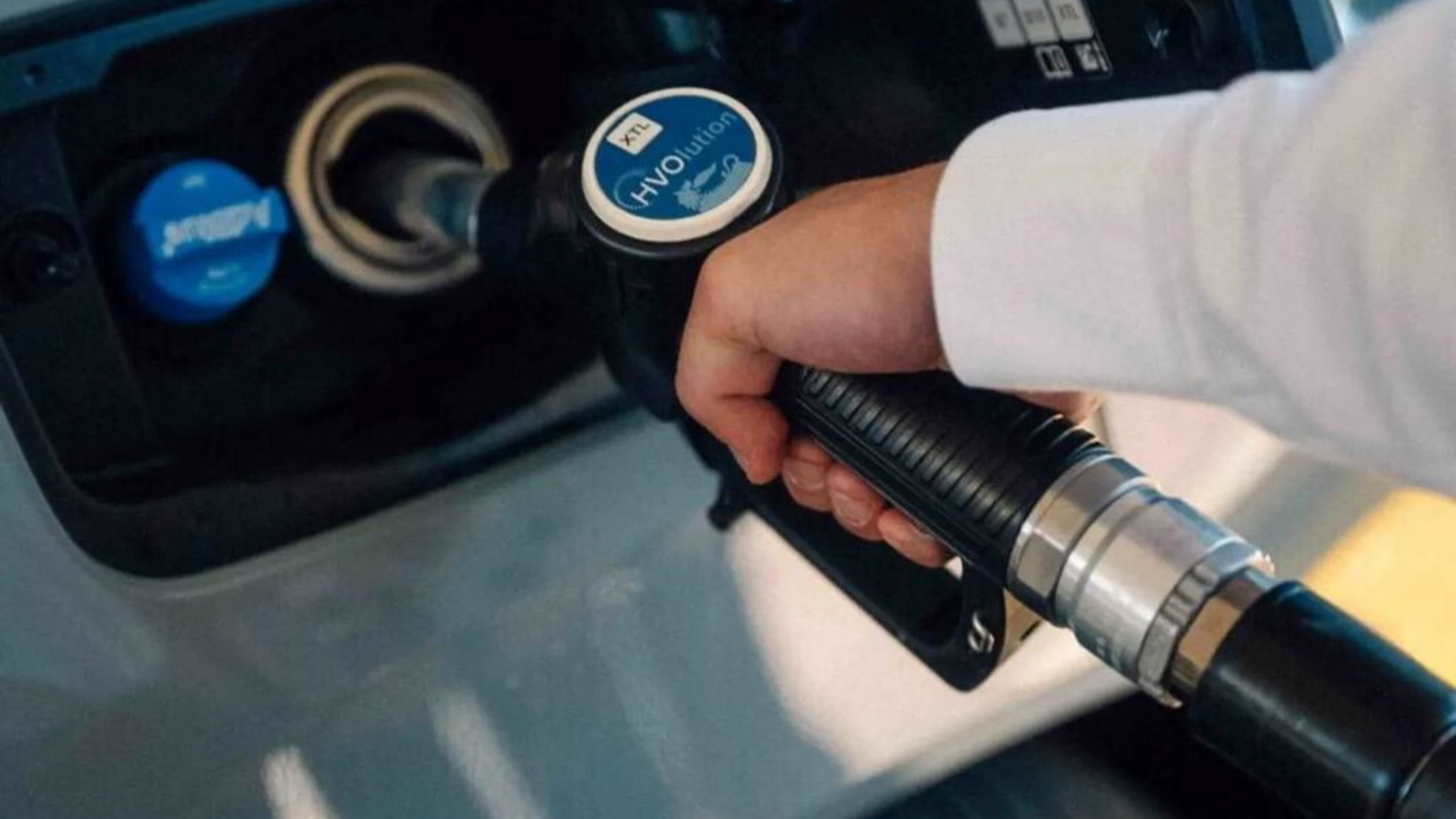 Eni conferma il price cap su benzina e diesel fino a fine anno