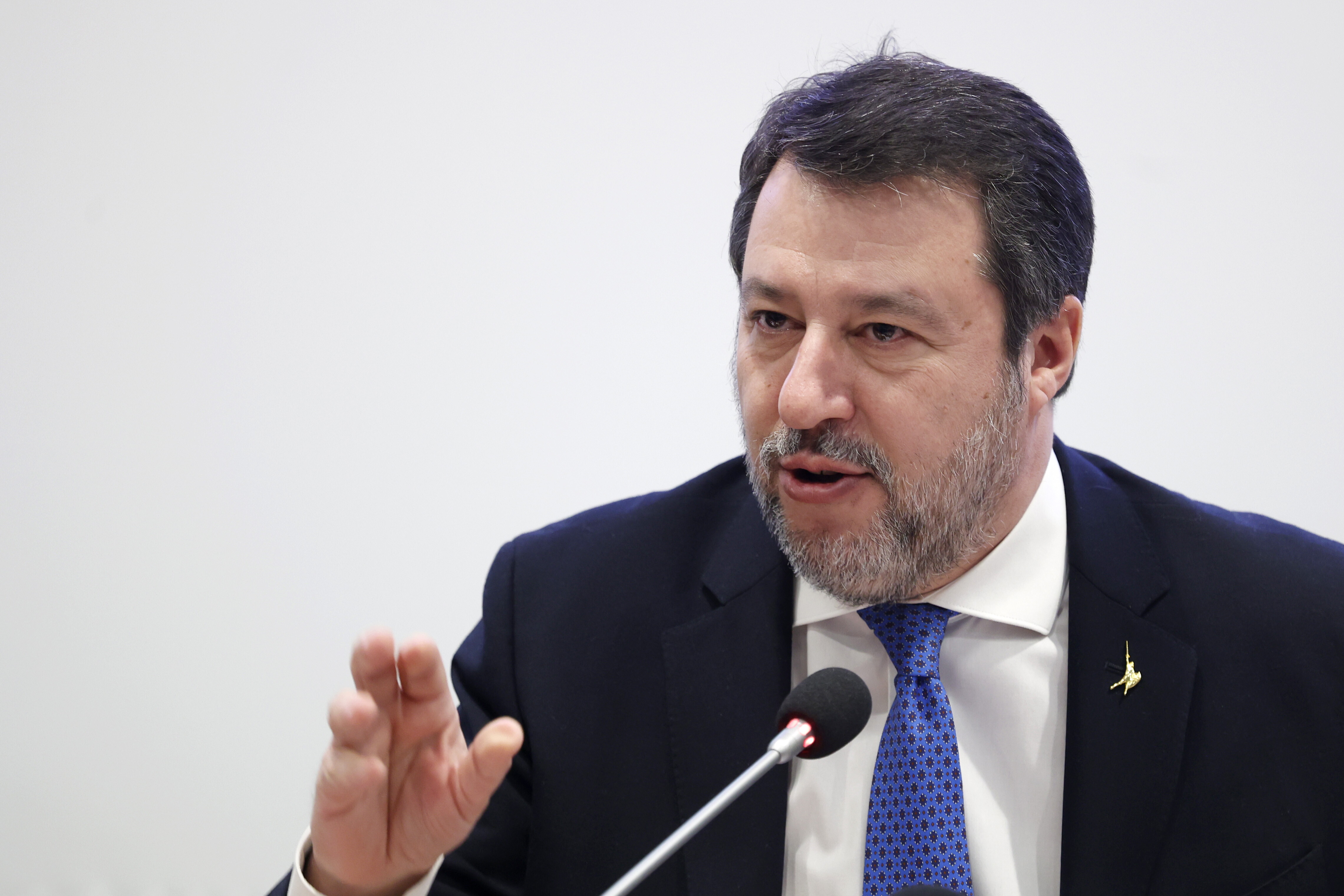 Congresso straordinario della Lega, Salvini sfida Garavaglia per la segreteria. Domenica il voto