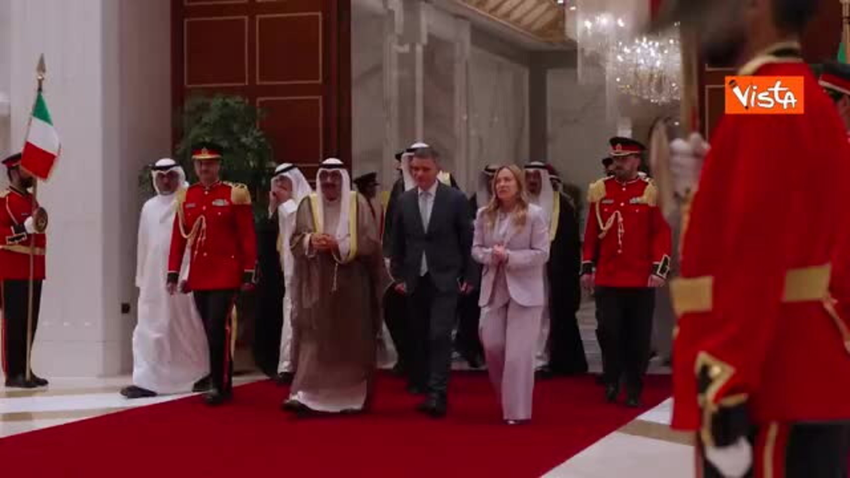Meloni incontra l'Emiro del Kuwait al Bayan Palace di Kuwait City