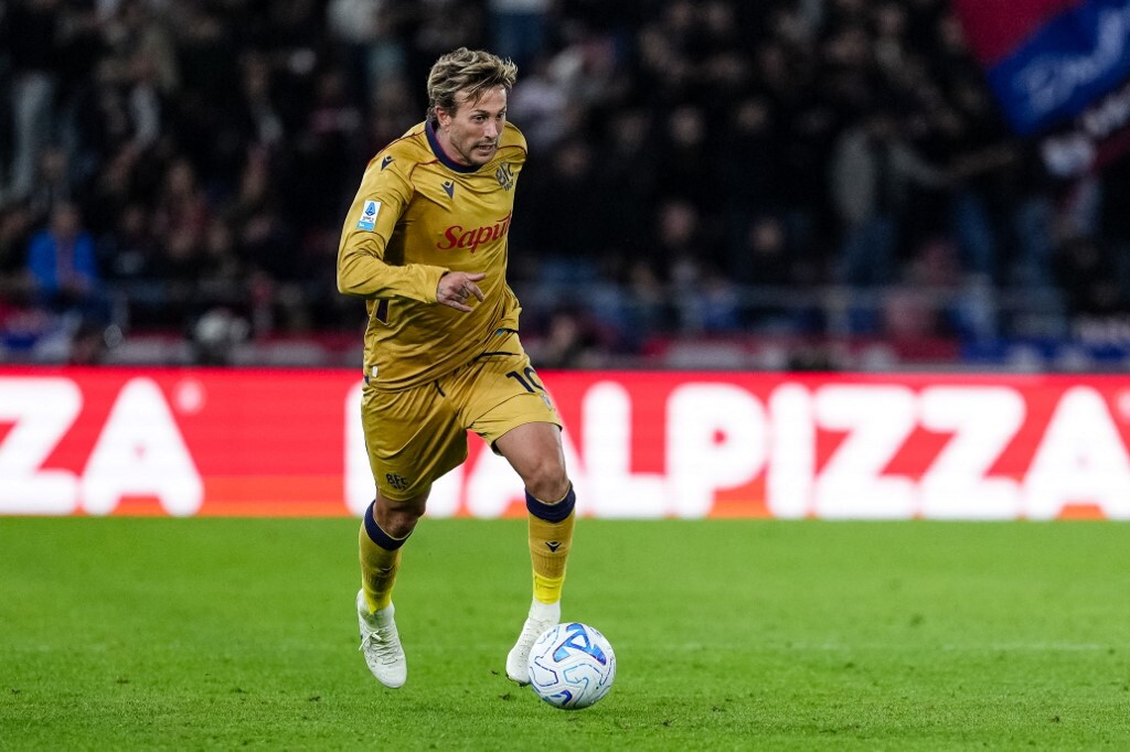 Il Bologna batte il Cagliari 2-0: gol di Casale e rigore di Bernardeschi