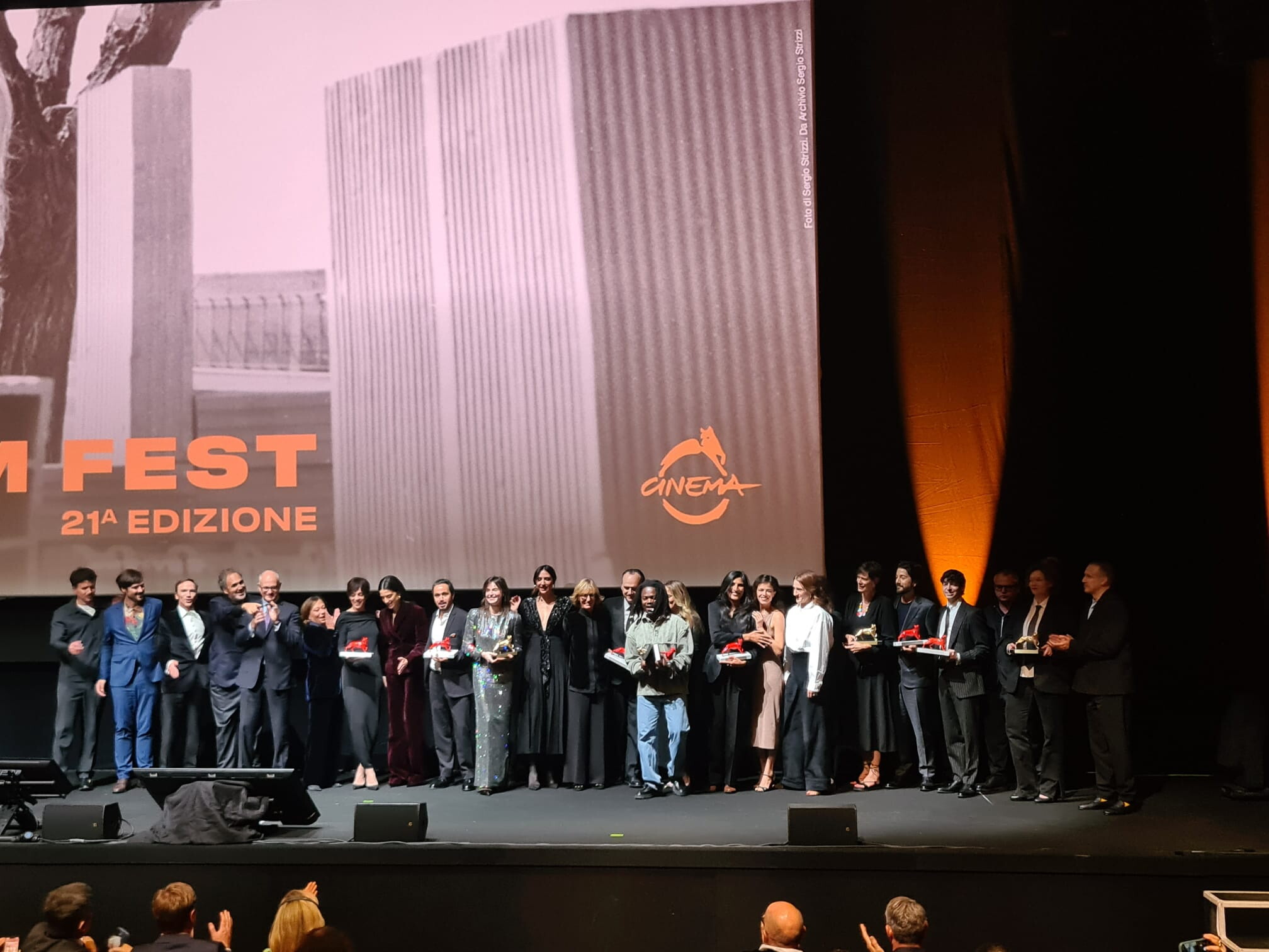 Festa del Cinema di Roma 2026, vince "I See Buildings Fall Like Lightning" di Clio Barnard