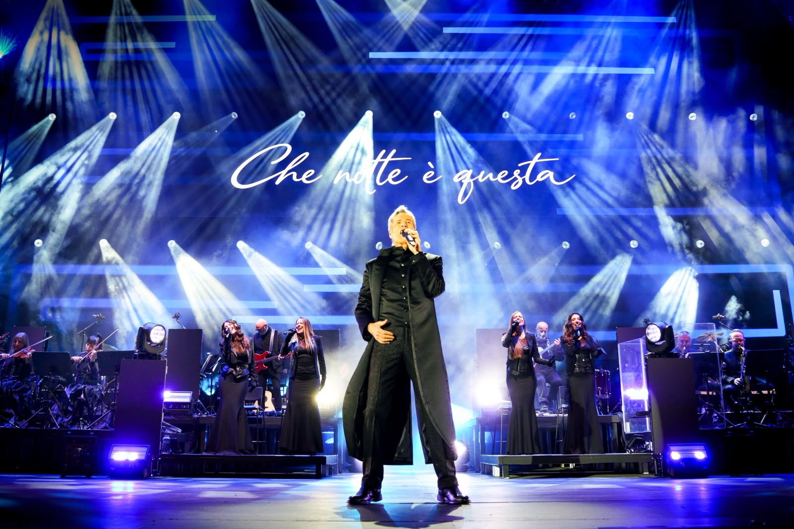 Baglioni incanta Villa Borghese 44 anni dopo: inedito, emozioni e 6.400 fan in coro a Piaz...