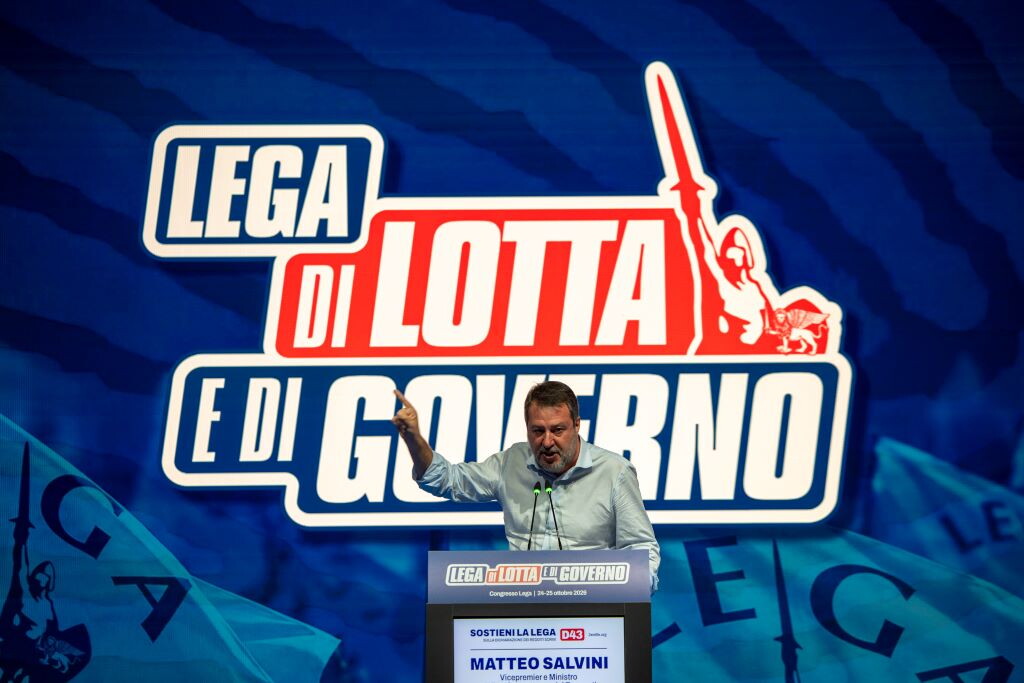 Salvini rieletto segretario della Lega, 465 voti contro i 146 di Garavaglia