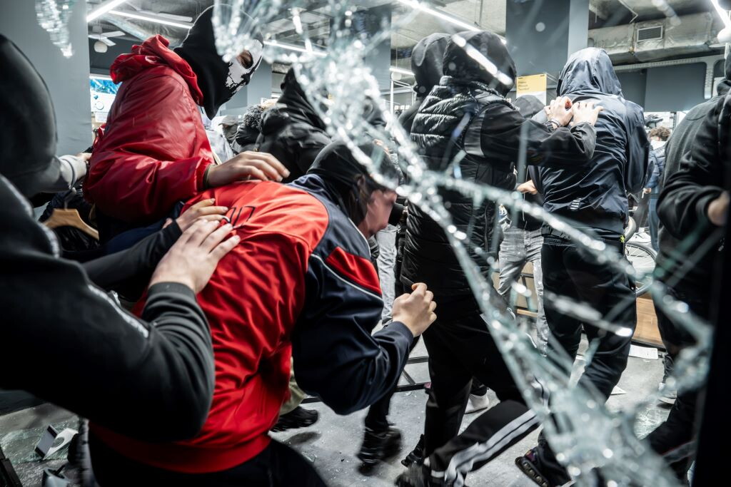 Cortei a Milano, la Procura: "Siher può sviluppare una strategia rivoluzionaria"