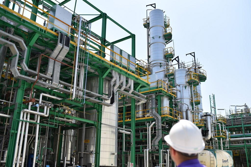 Industria chimica rischia una contrazione della produzione del 3% nel 2026