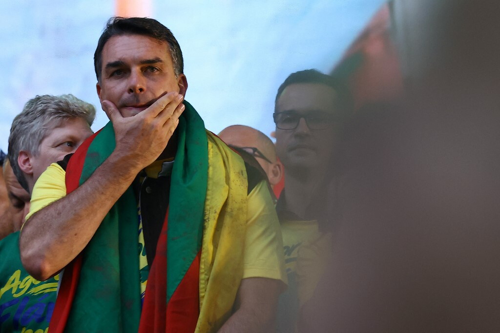 Flavio Bolsonaro verso l'Ecuador. Gli Stati Uniti concedono il visto
