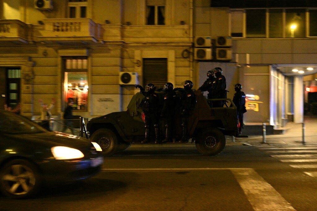 Belgrado: assale un poliziotto davanti all'ambasciata di Israele, ucciso l'agressore