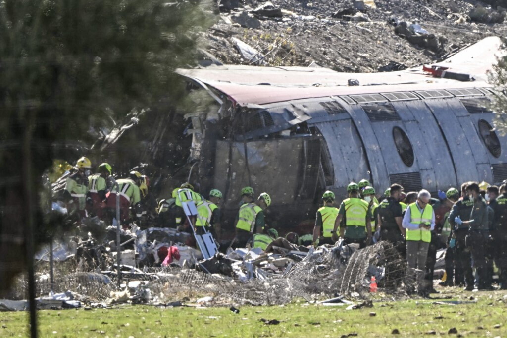 Incidente treni in Spagna, 69 morti. Cosa sappiamo sulle possibili cause