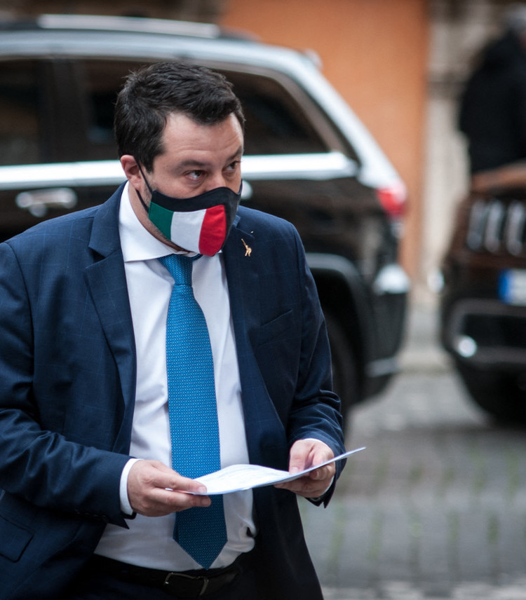 Nei sondaggi il Partito democratico sfiora il 20% mentre la Lega scende sotto il 19%