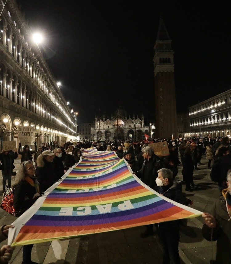 Come la guerra in Ucraina sta influenzando la percezione dei partiti in Italia