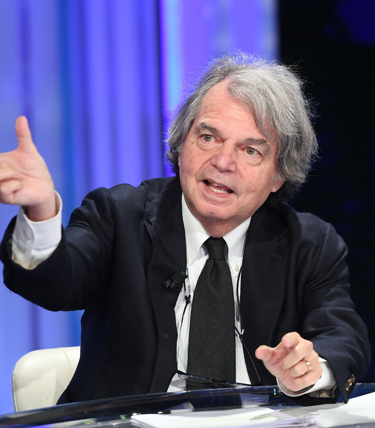 Il governo studia come tagliare il prezzo della benzina e rateizzare le bollette