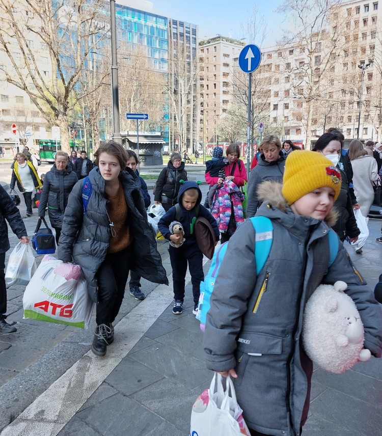 I partiti italiani divisi tra il dilemma delle armi e il dramma dei profughi