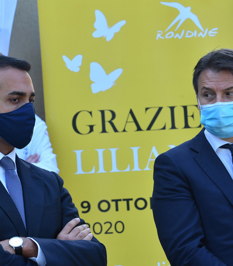 La risoluzione spacca il M5s. Di Maio: "Se ci disallineiamo dalla Nato rischi per la sicurezza del Paese"