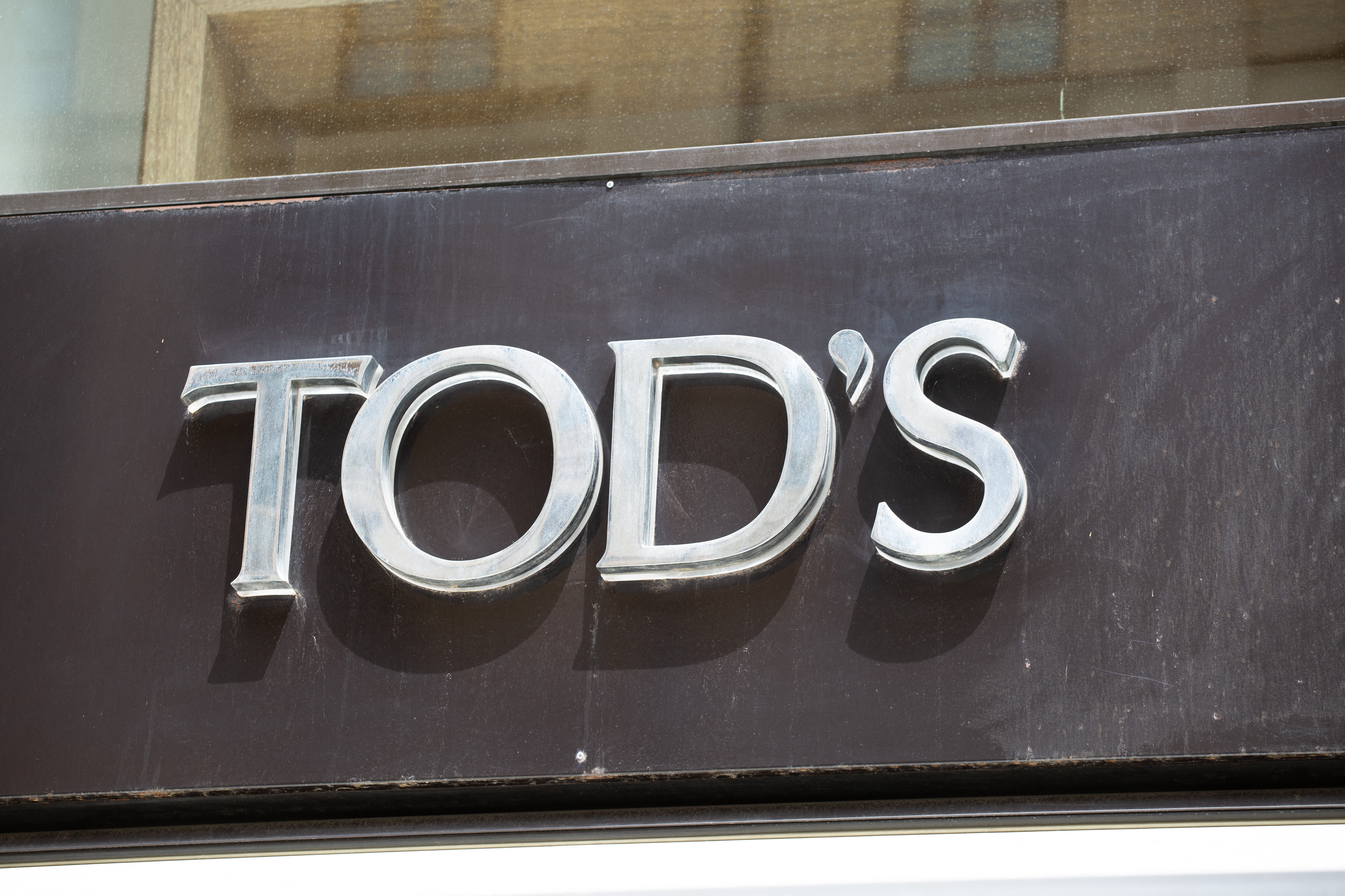 Caporalato in sub-fornitori di Tod's, pm: "Va commissariata"