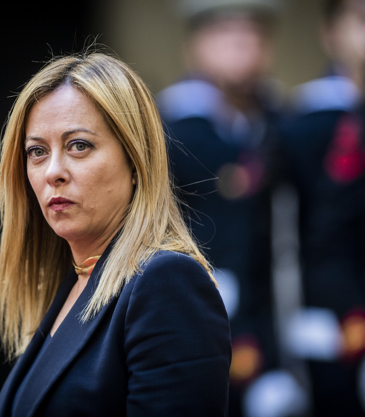 Giorgia Meloni e la politica dei "toni bassi" per incassare il voto