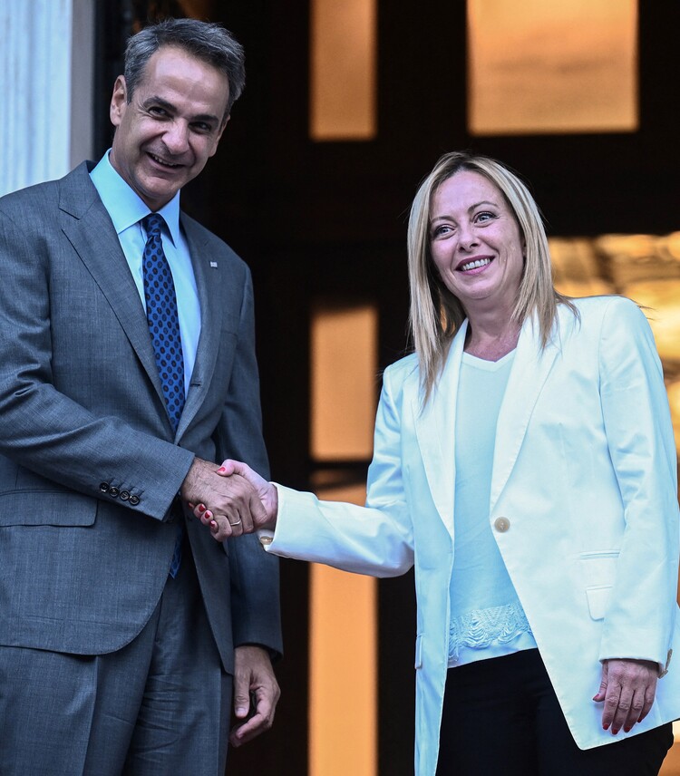 Meloni a cena da Mitsotakis, focus su migranti ed energia