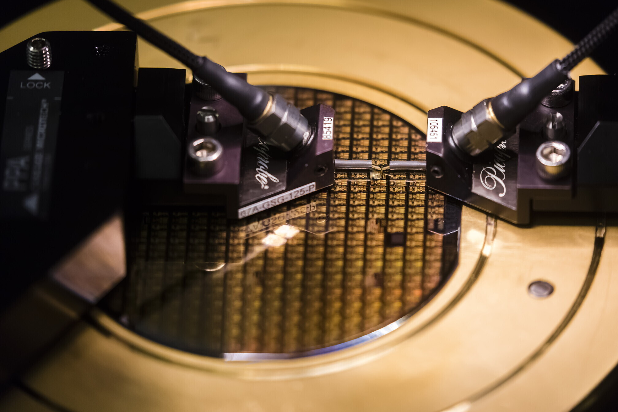 Smartphone più cari per la carenza di chip. Cresce il digital divide