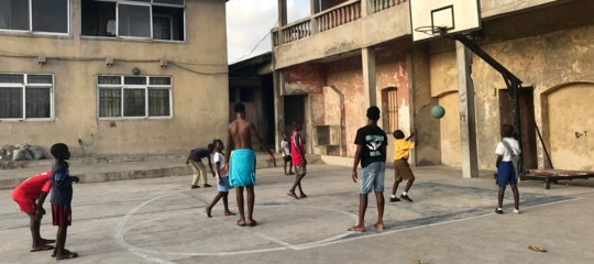 Carmen, from Pozzuoli to Ghana teaching basketball to kids